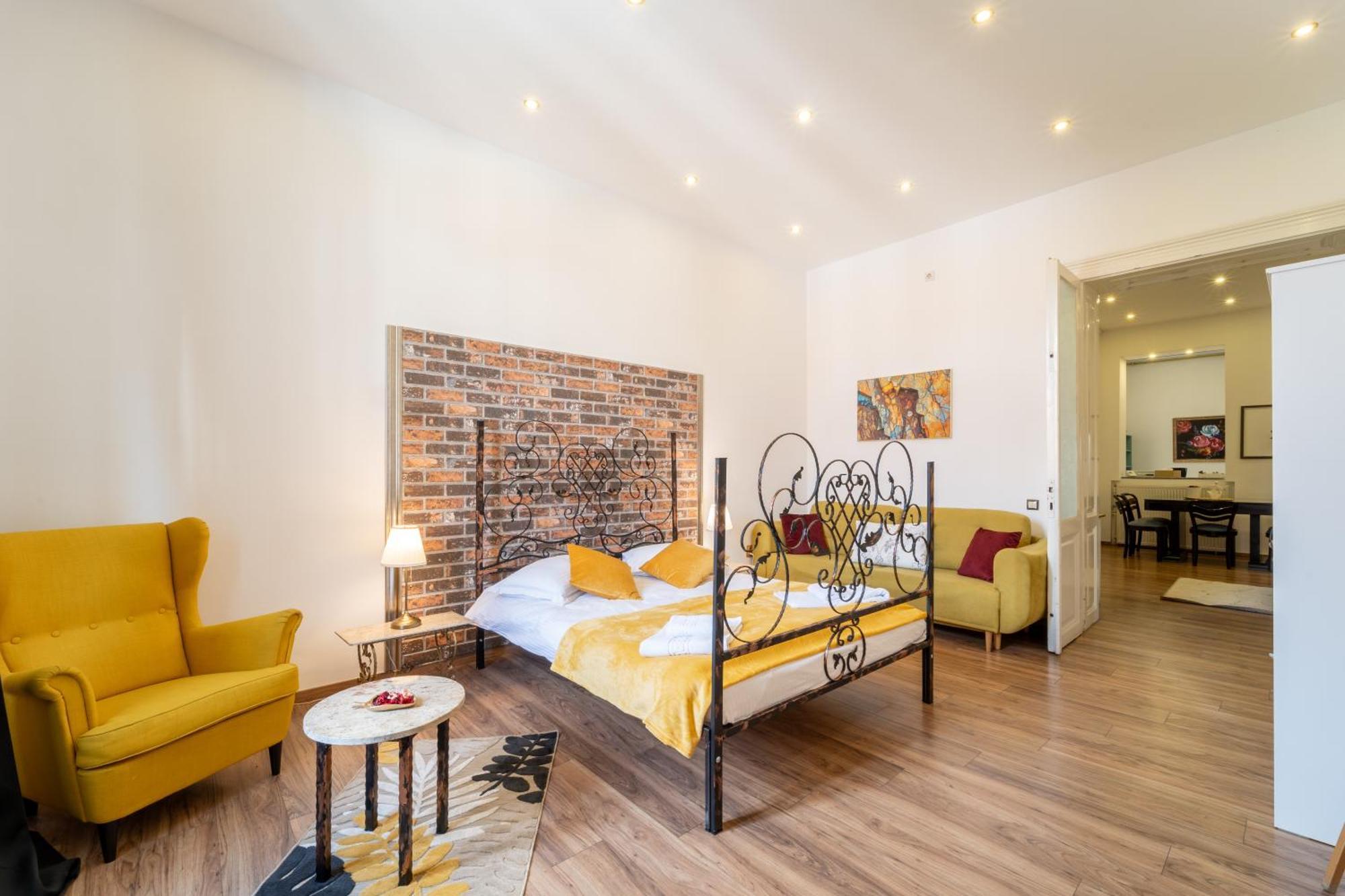 Cozy Spacious 5 Star Accommodation In The Heart Of Historic Center Cluj-Napoca Eksteriør bilde