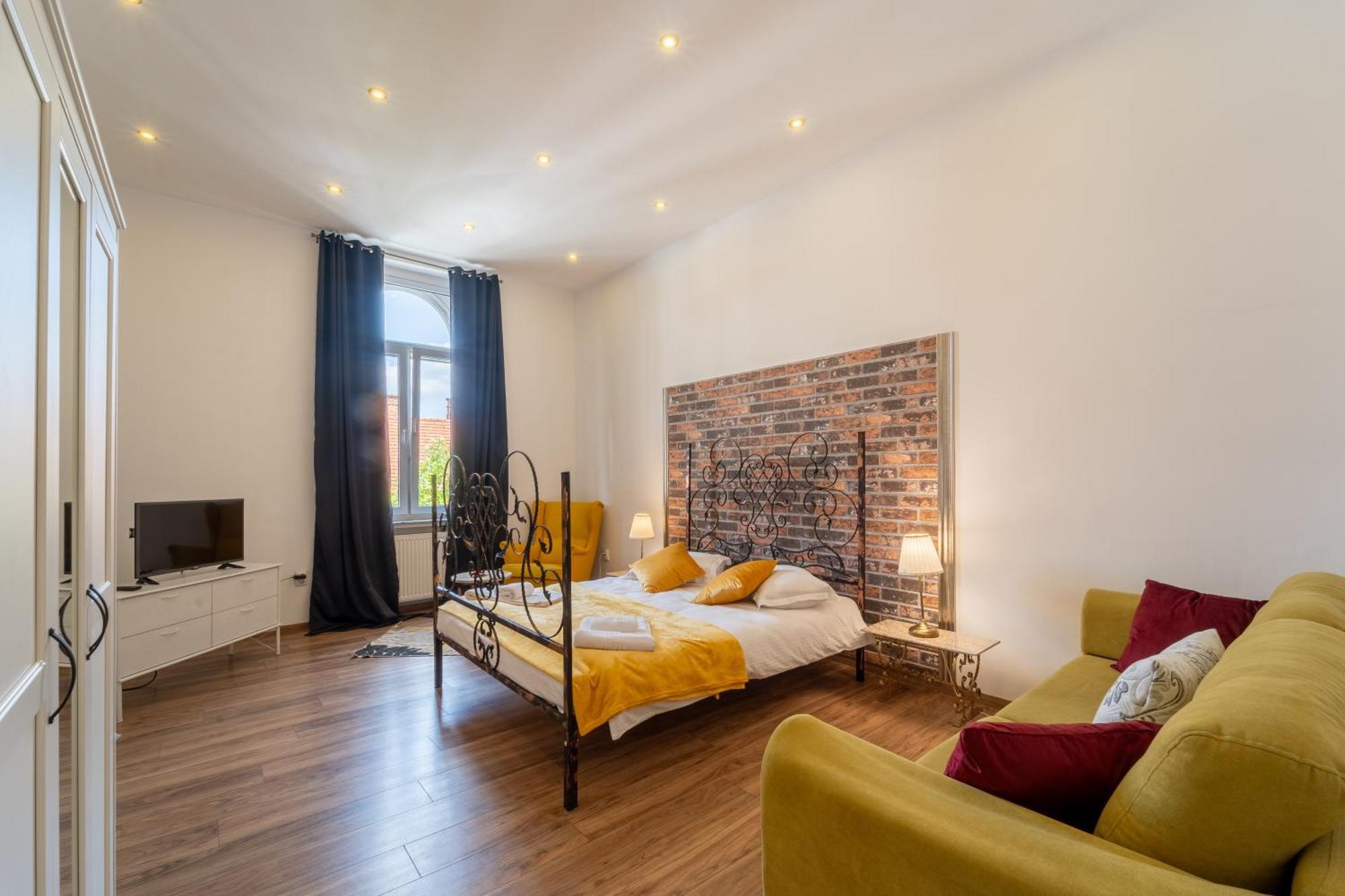 Cozy Spacious 5 Star Accommodation In The Heart Of Historic Center Cluj-Napoca Eksteriør bilde