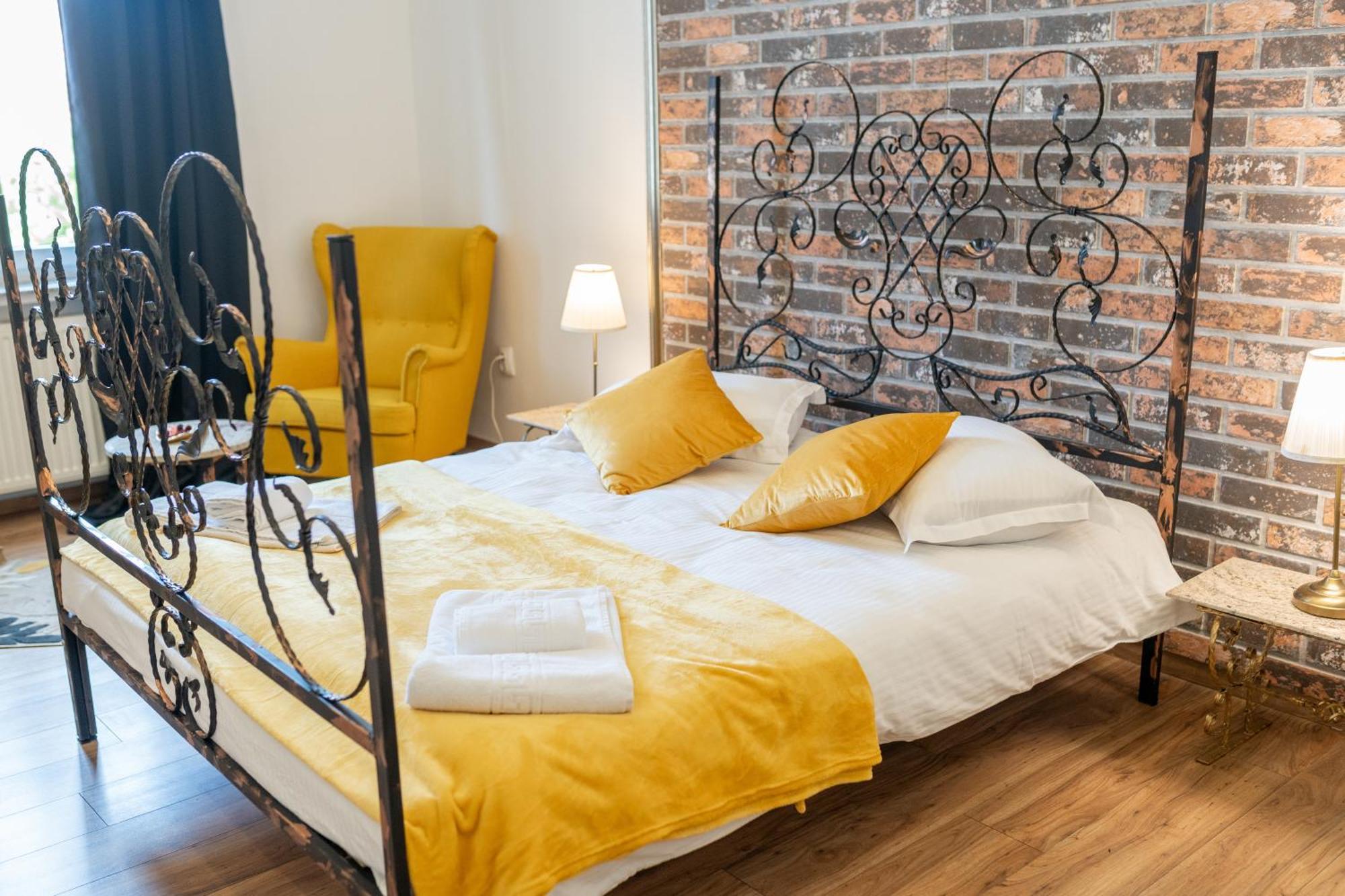 Cozy Spacious 5 Star Accommodation In The Heart Of Historic Center Cluj-Napoca Eksteriør bilde