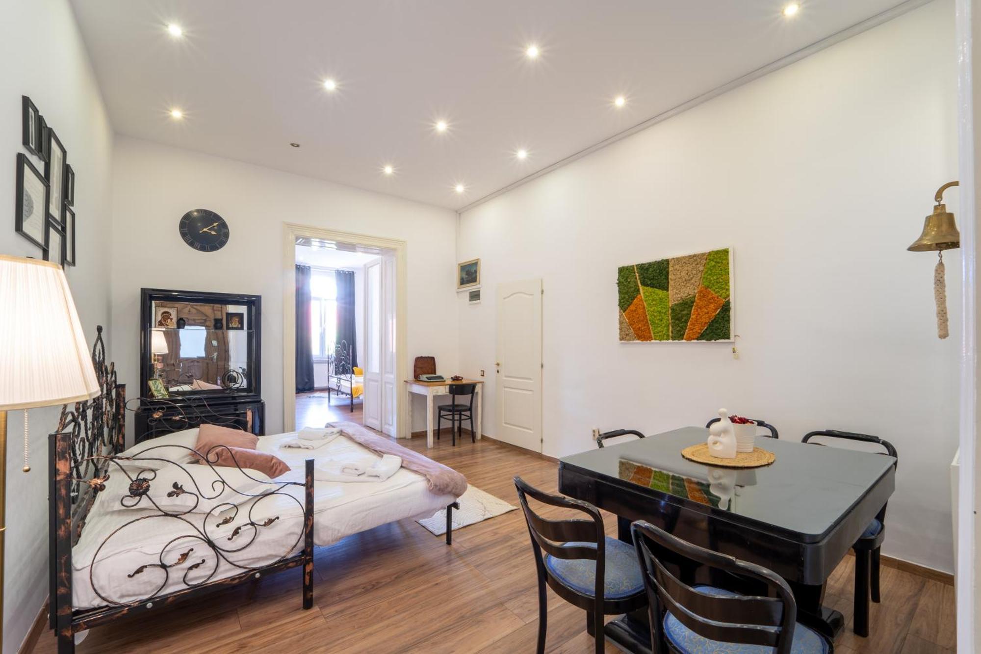 Cozy Spacious 5 Star Accommodation In The Heart Of Historic Center Cluj-Napoca Eksteriør bilde