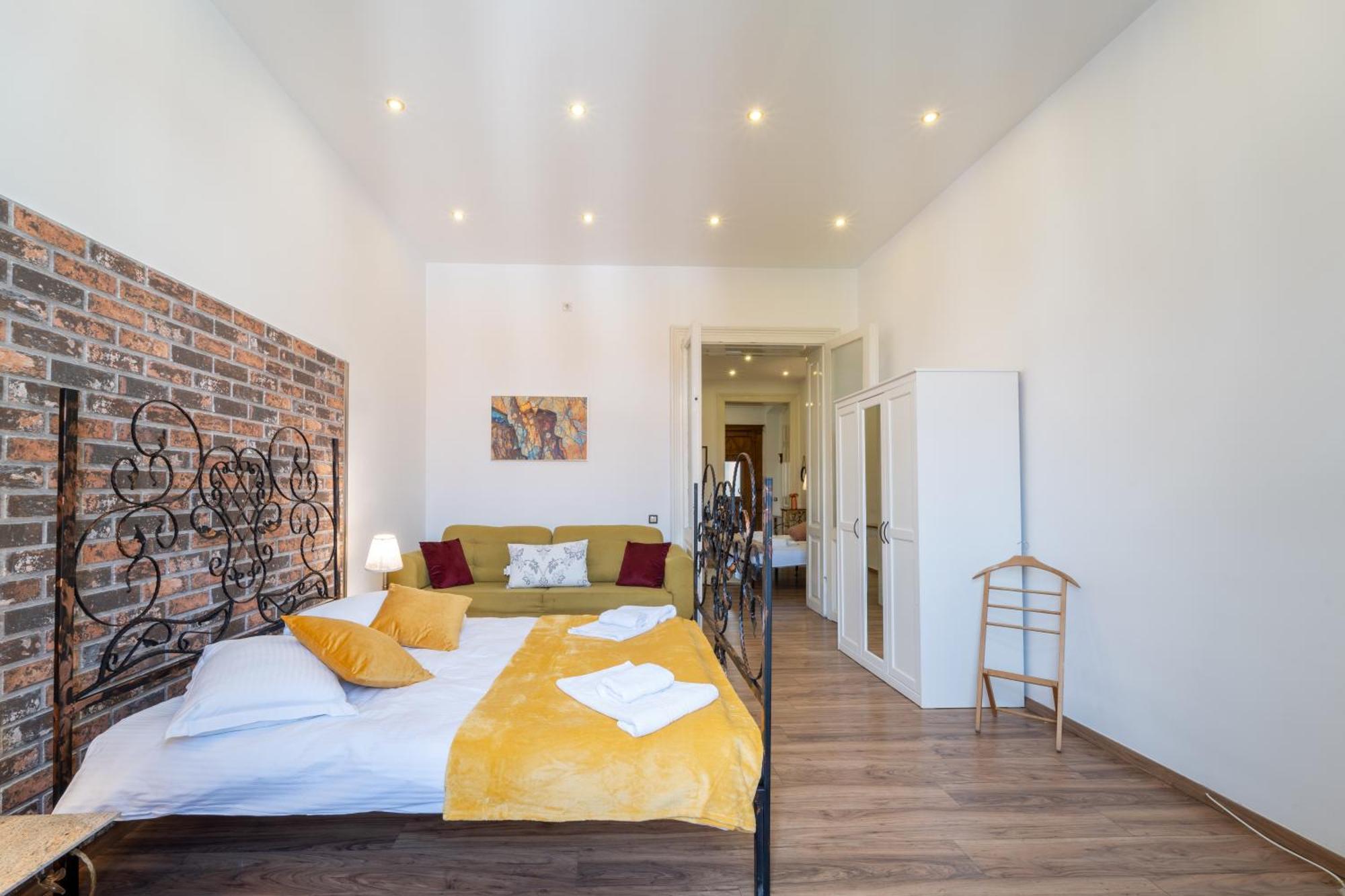 Cozy Spacious 5 Star Accommodation In The Heart Of Historic Center Cluj-Napoca Eksteriør bilde